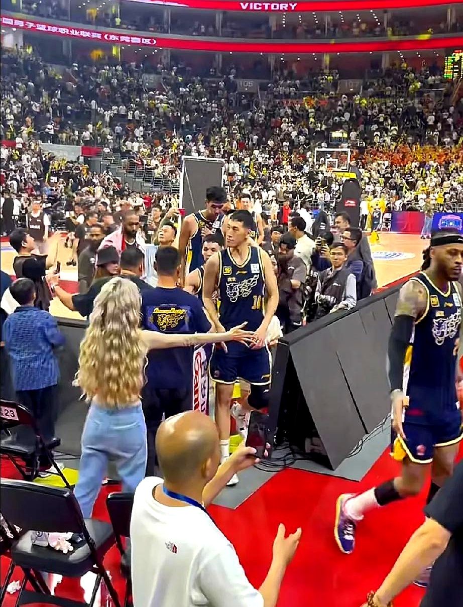 穆古鲁扎官方宣布领先优势明显新规，塞尔维亚队引发争议！赛场气氛高涨(塞尔维亚争议草案解读)-九游娱乐APP