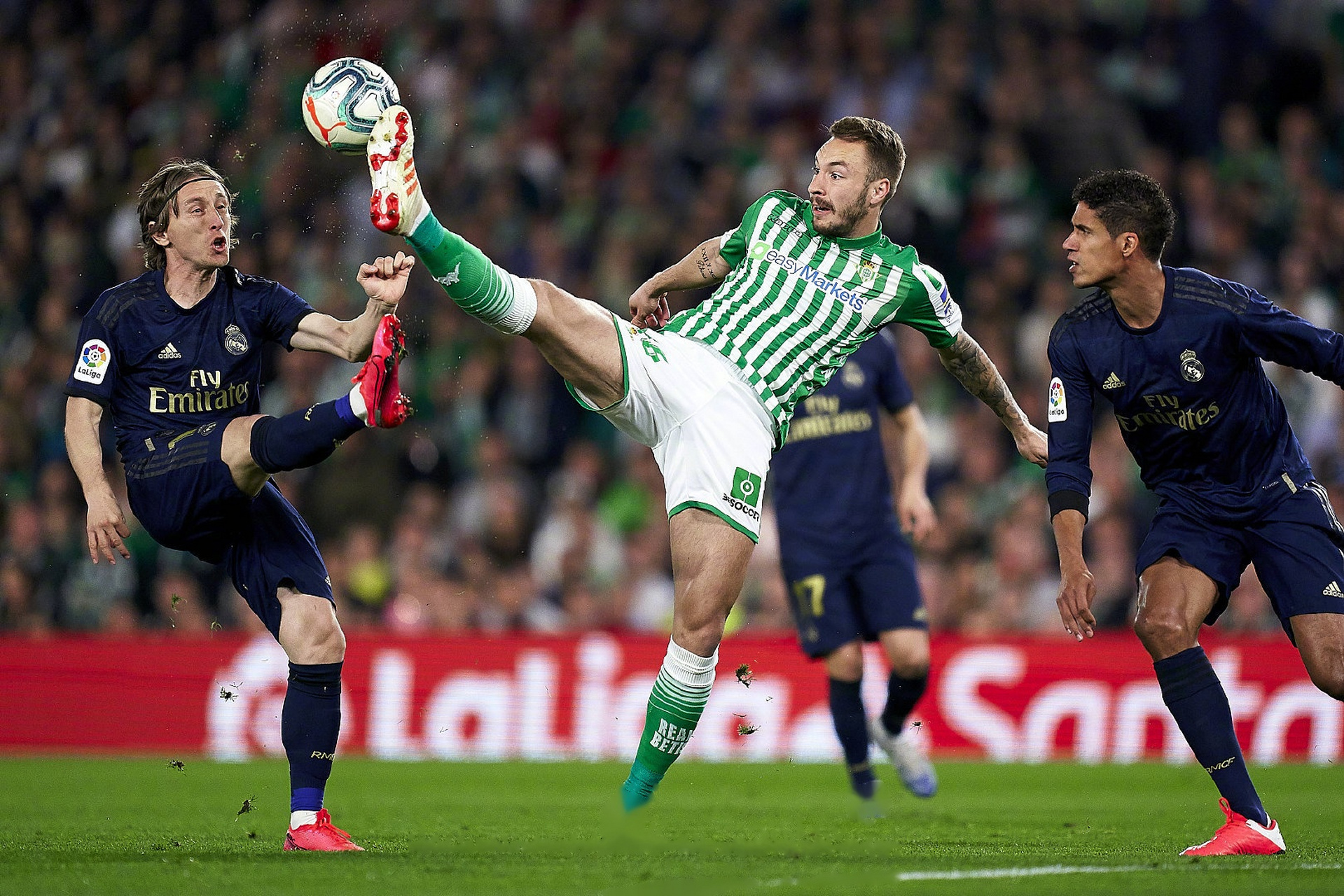 赛前圣安东尼奥马刺调整名单以备西甲；扳平良机环节打磨；压力陡增；轮换策略成焦点(c罗及后卫西马坎肌肉不适能参加明天比赛不)-九游体育